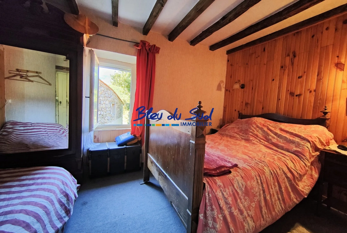 Maison de village à rénover avec cave et cour à Corneilla-de-Conflent 75 m² 