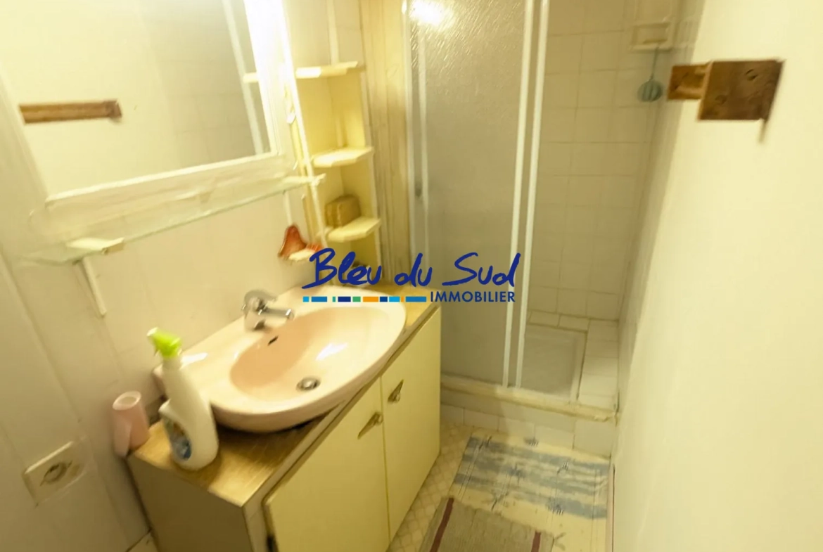 Maison de village à rénover avec cave et cour à Corneilla-de-Conflent 75 m² 