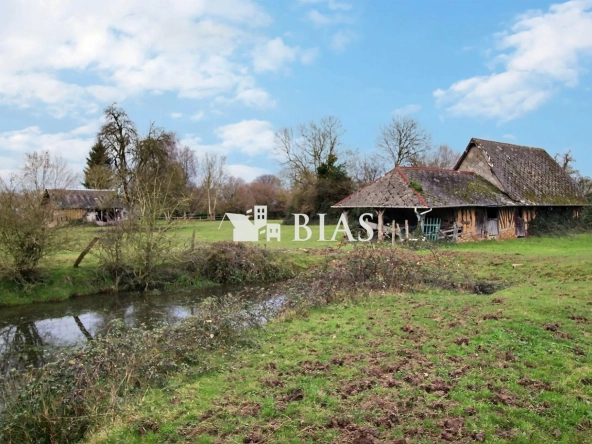 Ancien pressoir normand à réhabiliter à Pont-Audemer en campagne calme