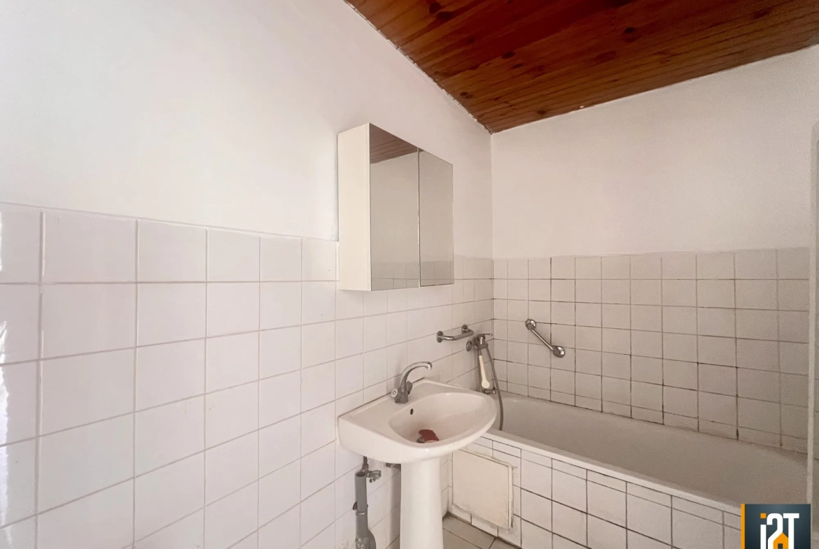 Grange à rénover avec studio et extérieur à Sainte-Anastasie proche Uzès 