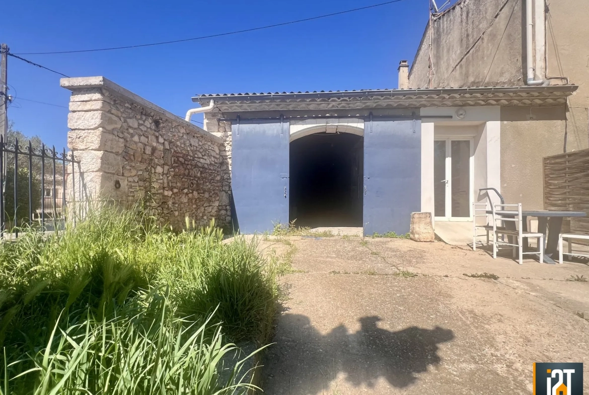 Grange à rénover avec studio et extérieur à Sainte-Anastasie proche Uzès 