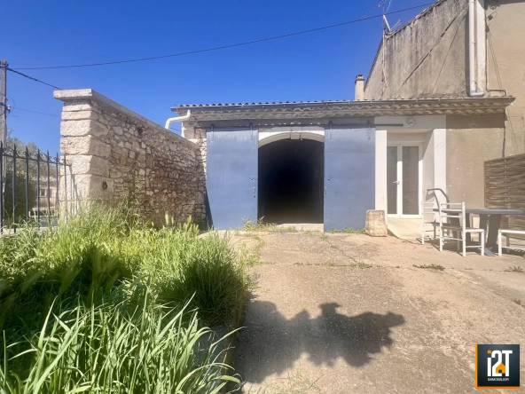Grange à rénover avec studio et extérieur à Sainte-Anastasie proche Uzès