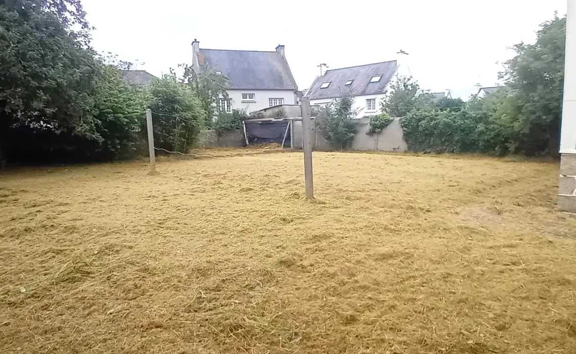 Maison en pierre non mitoyenne avec cave et jardin à Saint Martin des Champs en Bretagne 