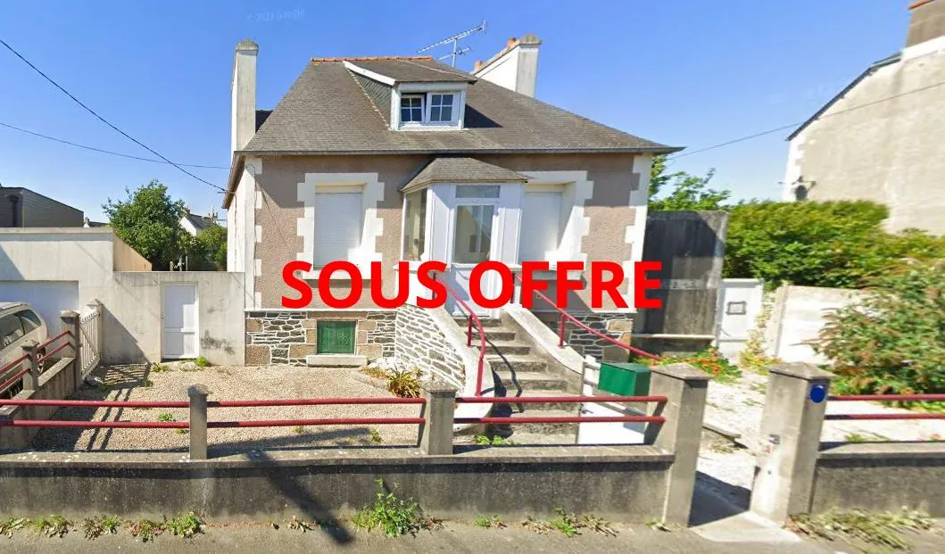 Maison en pierre non mitoyenne avec cave et jardin à Saint Martin des Champs en Bretagne 