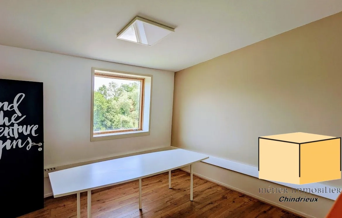 Local d'activité à vendre à Méry de 74,31 m² avec parking privé 