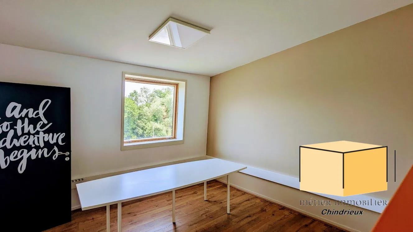 Local d'activité à vendre à Méry de 74,31 m² avec parking privé 