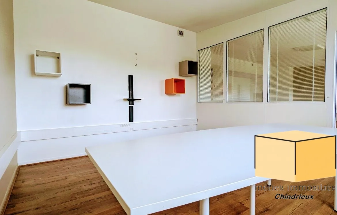 Local d'activité à vendre à Méry de 74,31 m² avec parking privé 