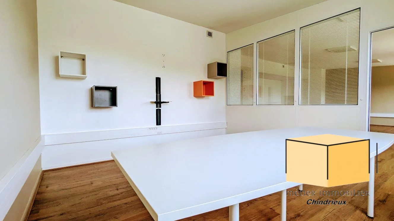 Local d'activité à vendre à Méry de 74,31 m² avec parking privé 