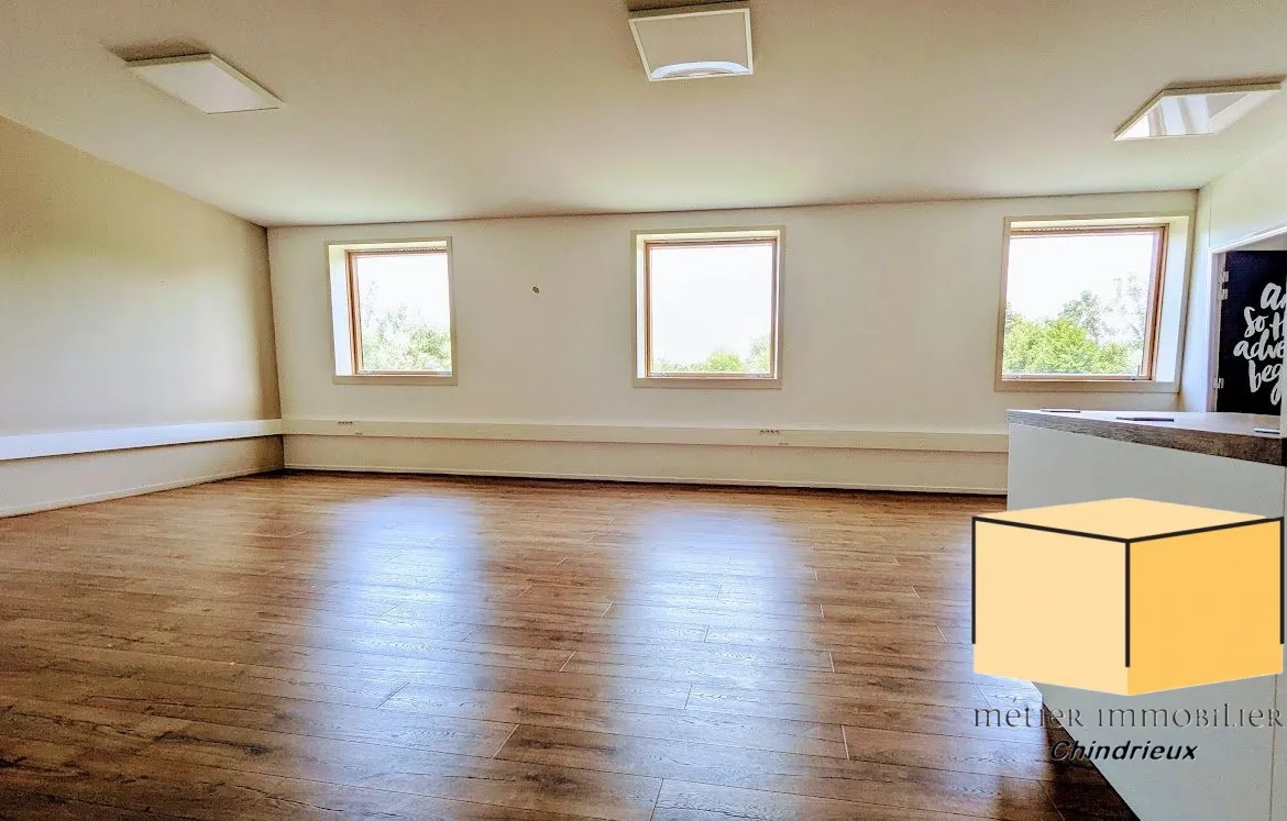 Local d'activité à vendre à Méry de 74,31 m² avec parking privé 
