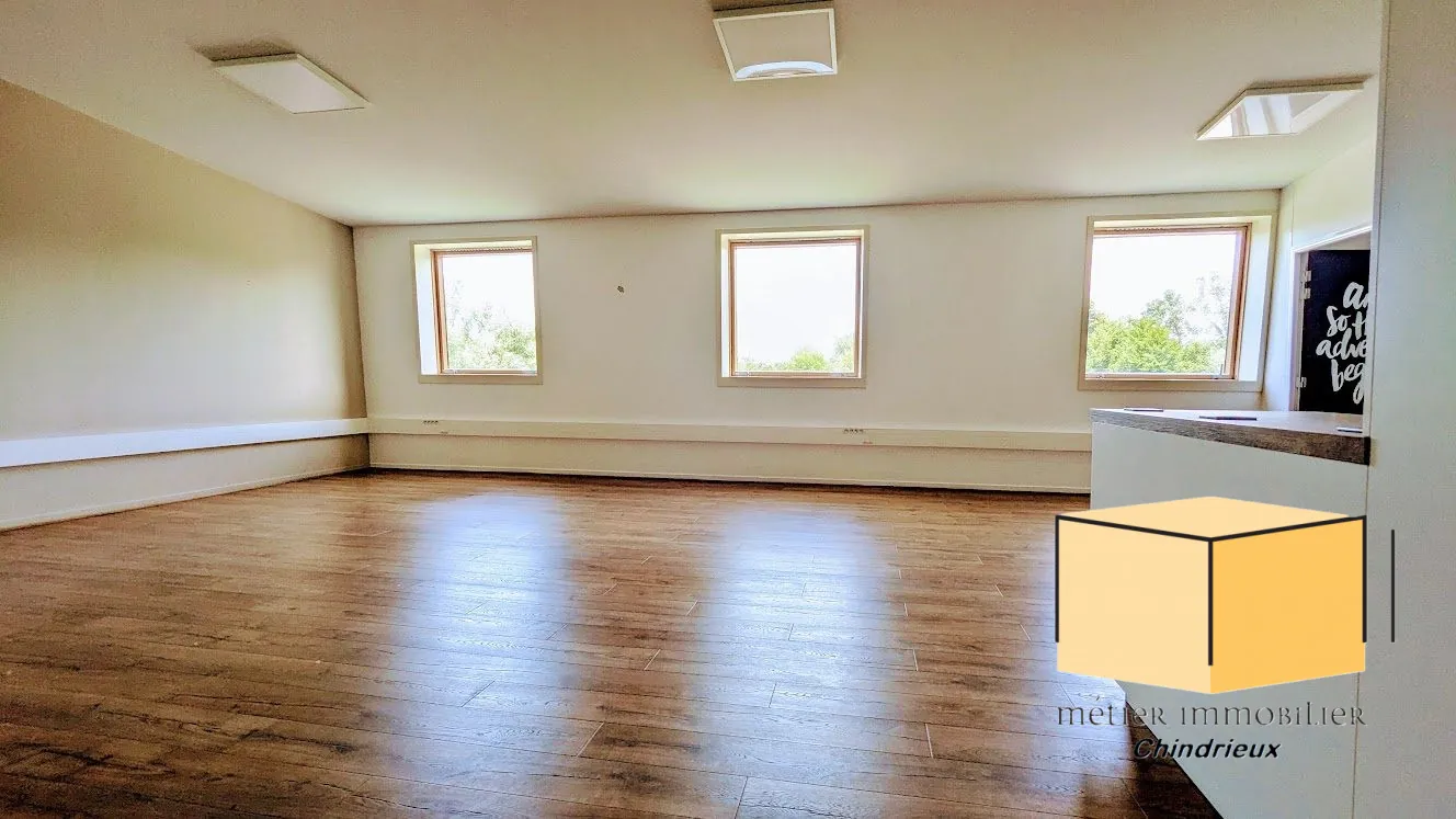 Local d'activité à vendre à Méry de 74,31 m² avec parking privé 