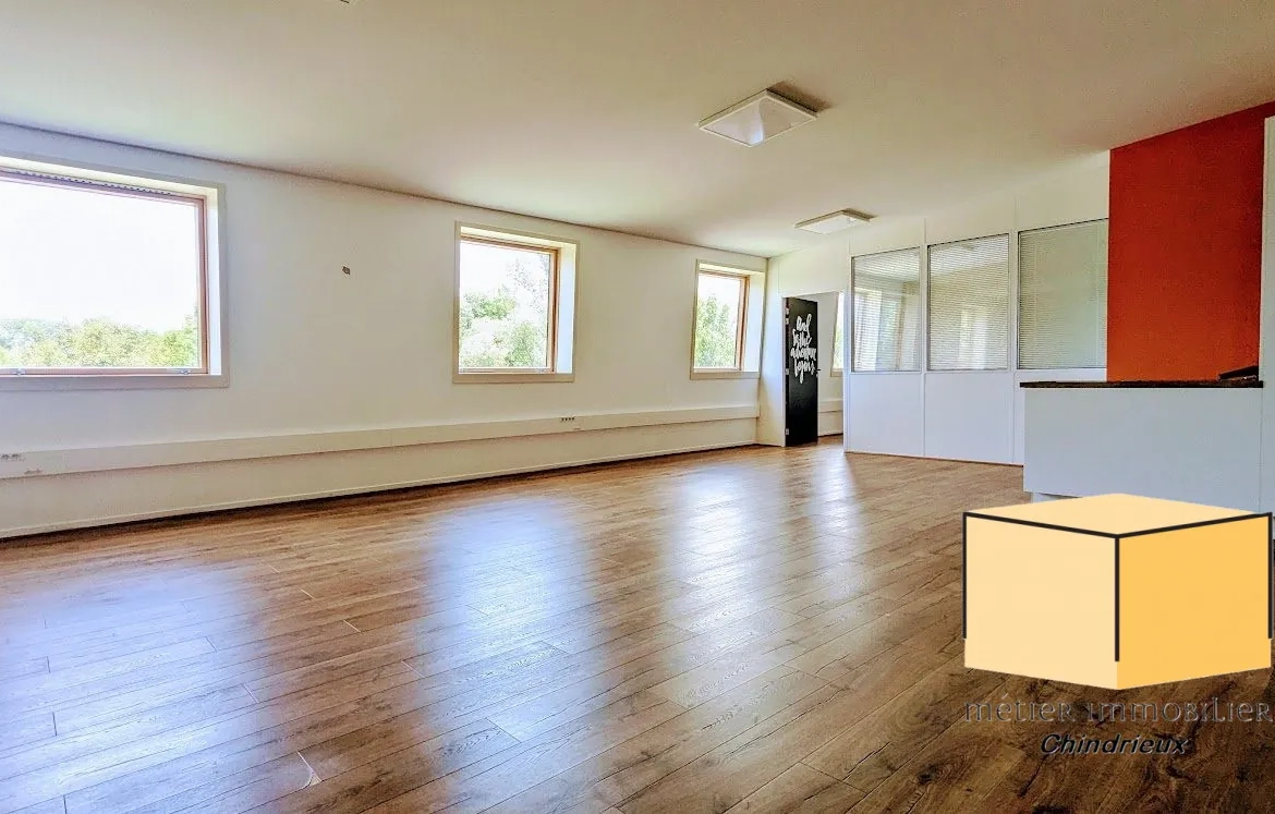 Local d'activité à vendre à Méry de 74,31 m² avec parking privé 