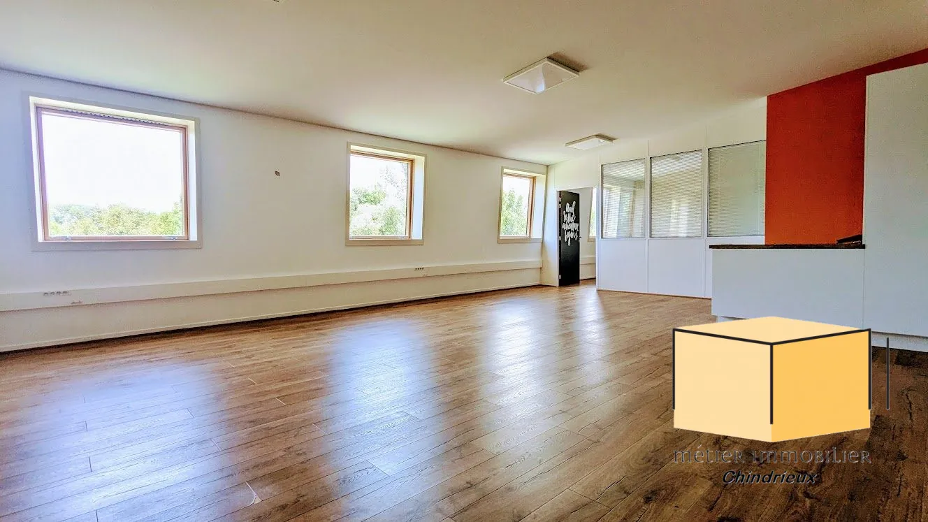 Local d'activité à vendre à Méry de 74,31 m² avec parking privé 