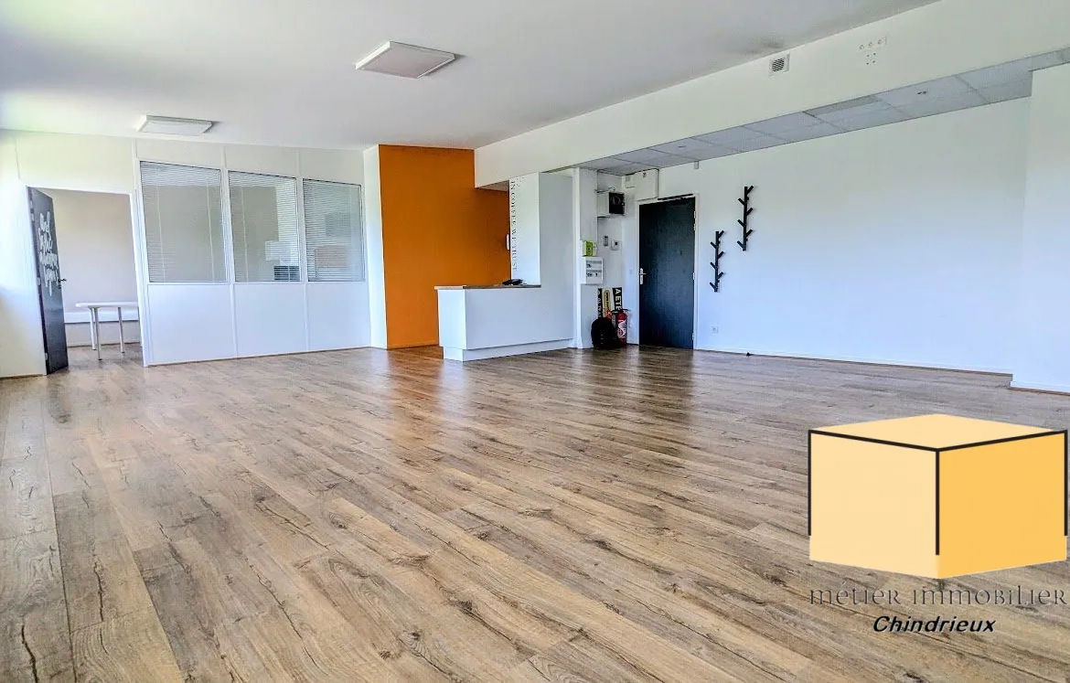 Local d'activité à vendre à Méry de 74,31 m² avec parking privé 