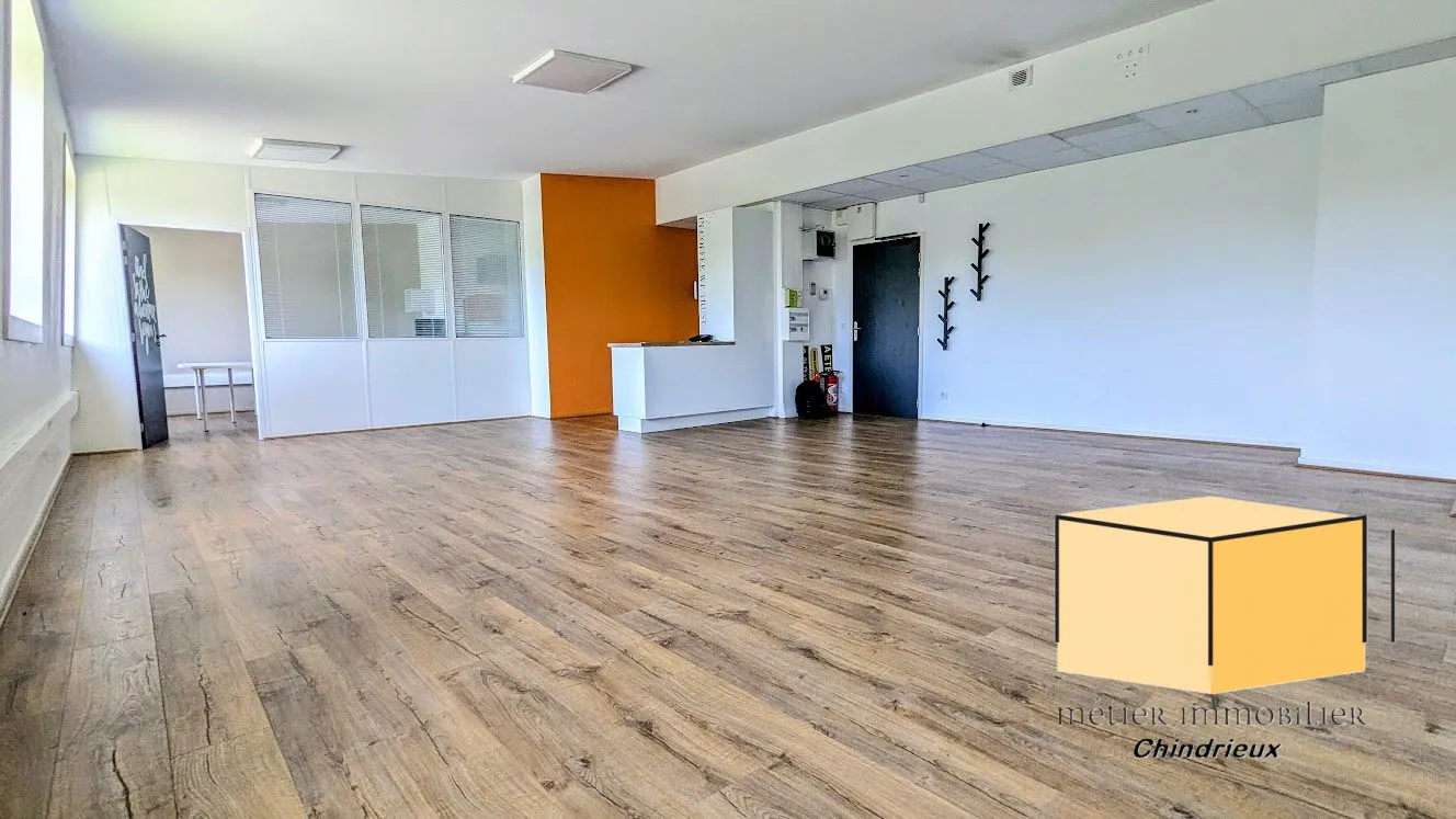 Local d'activité à vendre à Méry de 74,31 m² avec parking privé 