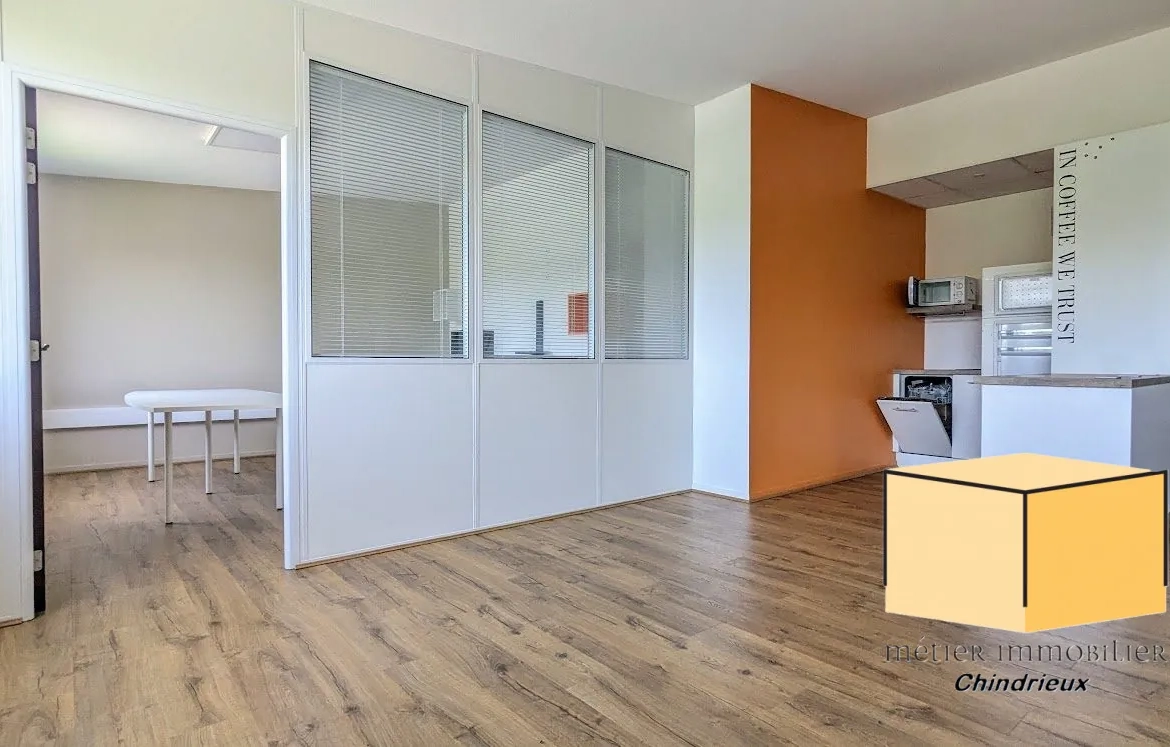 Local d'activité à vendre à Méry de 74,31 m² avec parking privé 