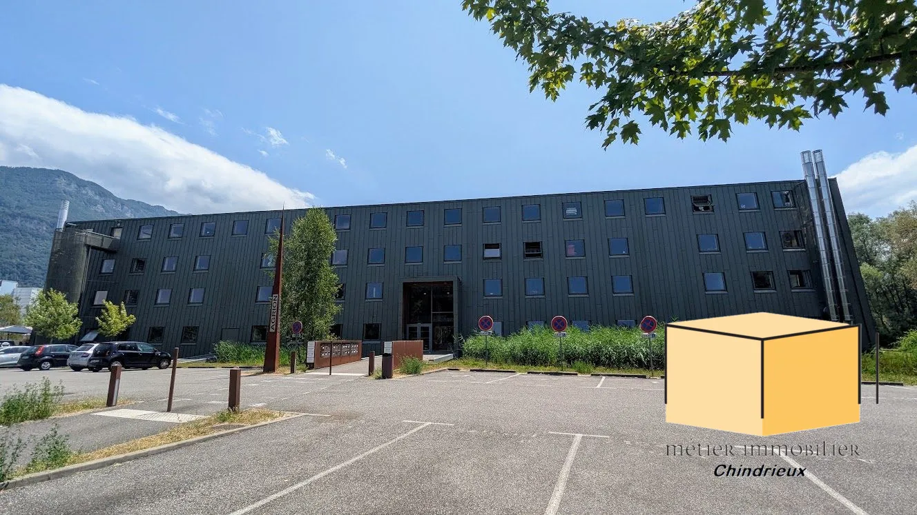 Local d'activité à vendre à Méry de 74,31 m² avec parking privé 