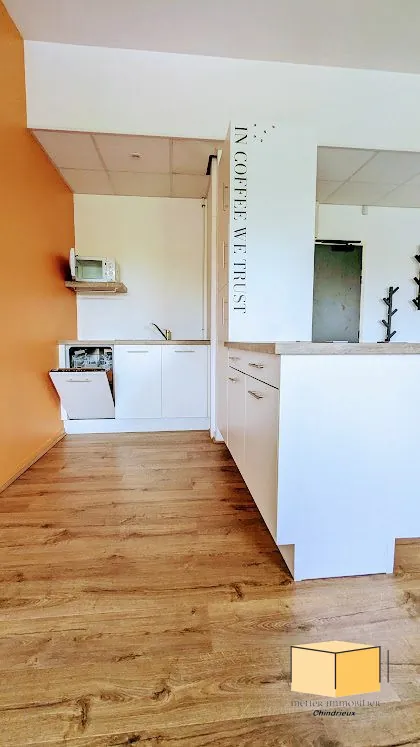 Local d'activité à vendre à Méry de 74,31 m² avec parking privé 