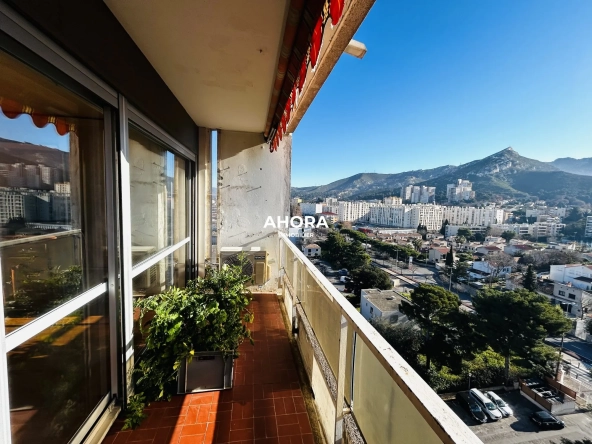 T5 à vendre à Marseille dans le quartier de Saint-Tronc avec parking et cave