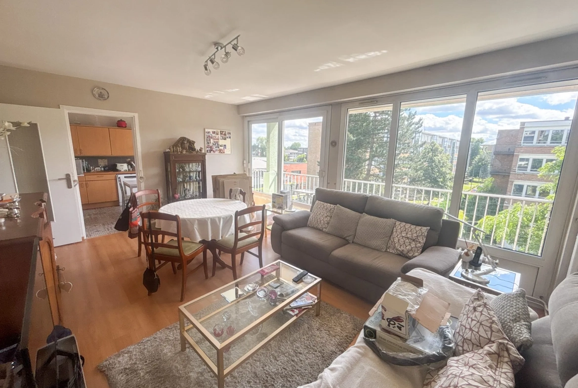 Achat appartement 3 chambres à Lys Lez Lannoy avec balcon et cave 