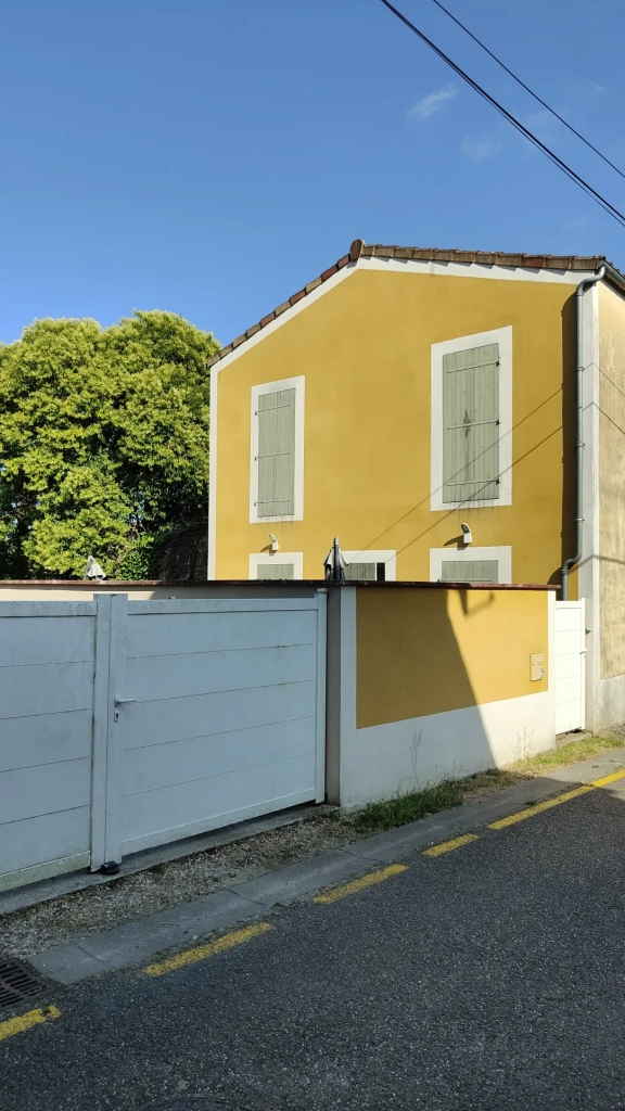 Maison de village avec terrasses, jardin et parking à Langon