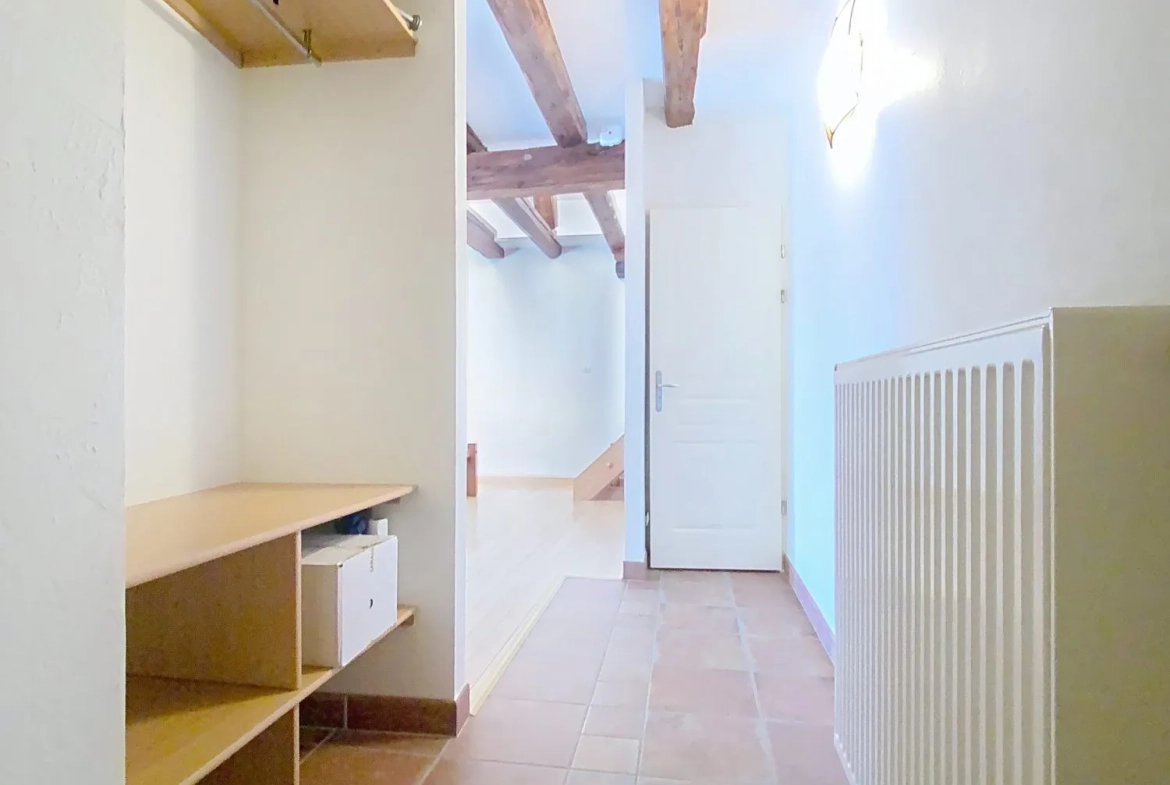 entrée Appartement duplex rénové de 76 m² à Bouxwiller, idéal premier achat ou investissement 