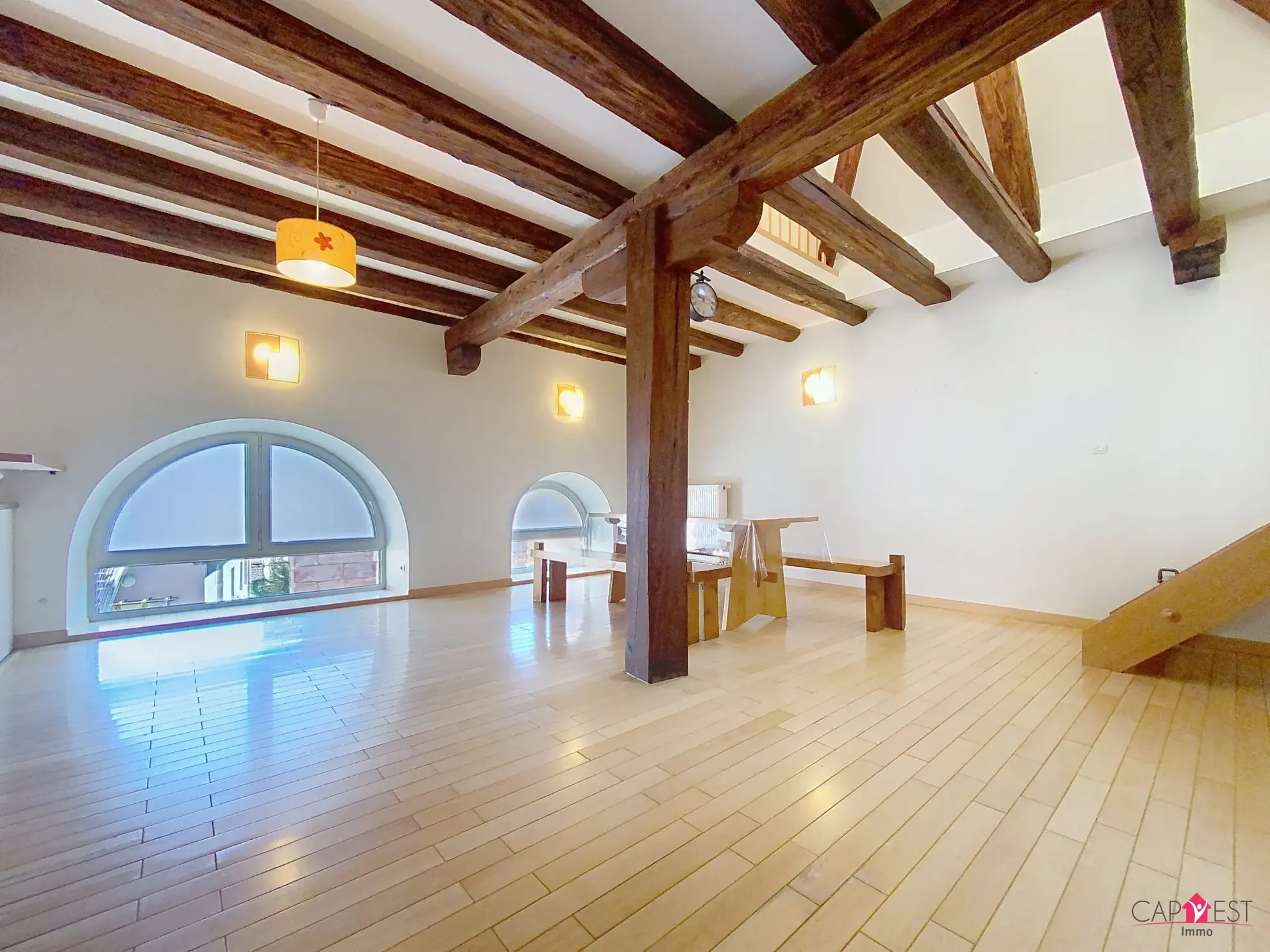 pièce de vie Appartement duplex rénové de 76 m² à Bouxwiller, idéal premier achat ou investissement 