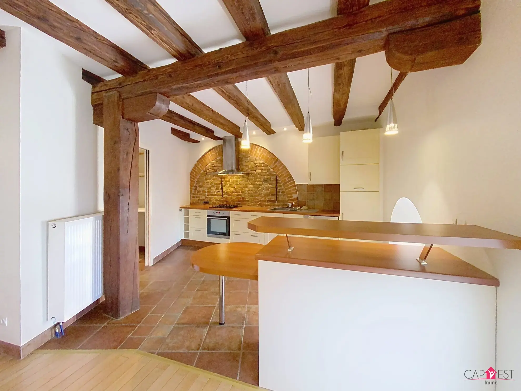 une grande cuisine Appartement duplex rénové de 76 m² à Bouxwiller, idéal premier achat ou investissement 