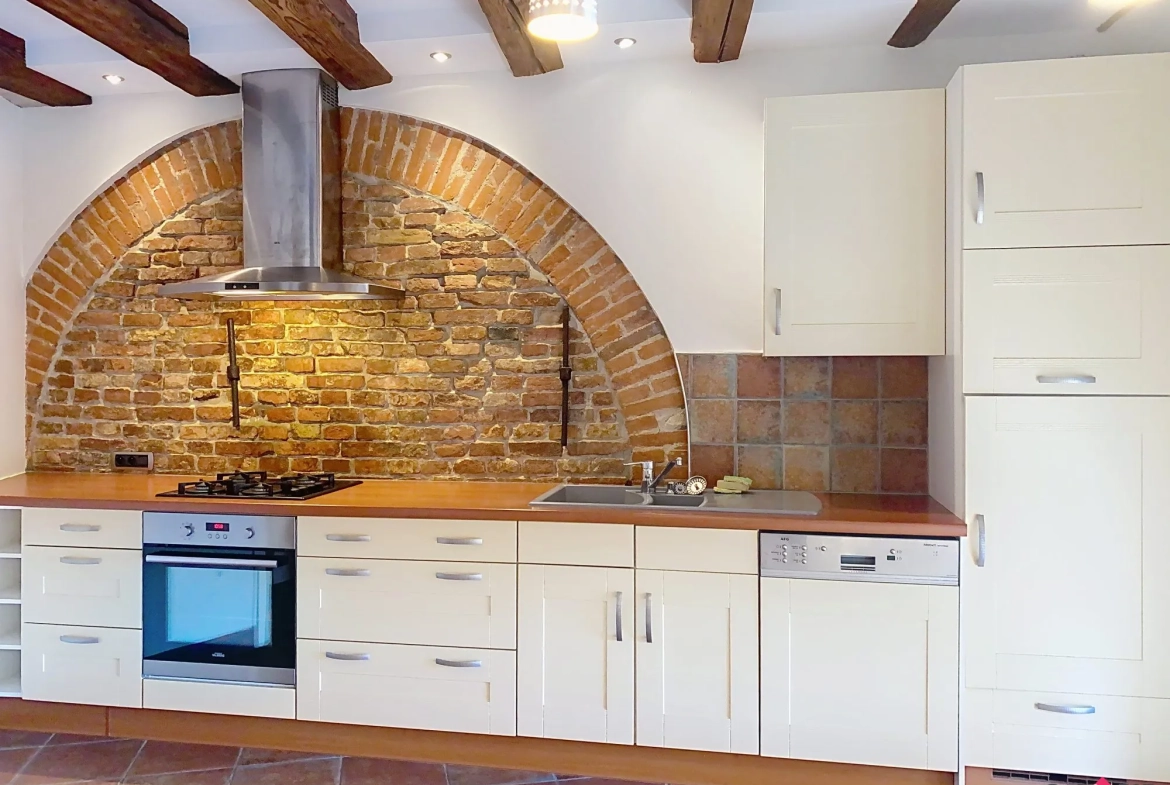 cuisine équipée Appartement duplex rénové de 76 m² à Bouxwiller, idéal premier achat ou investissement 
