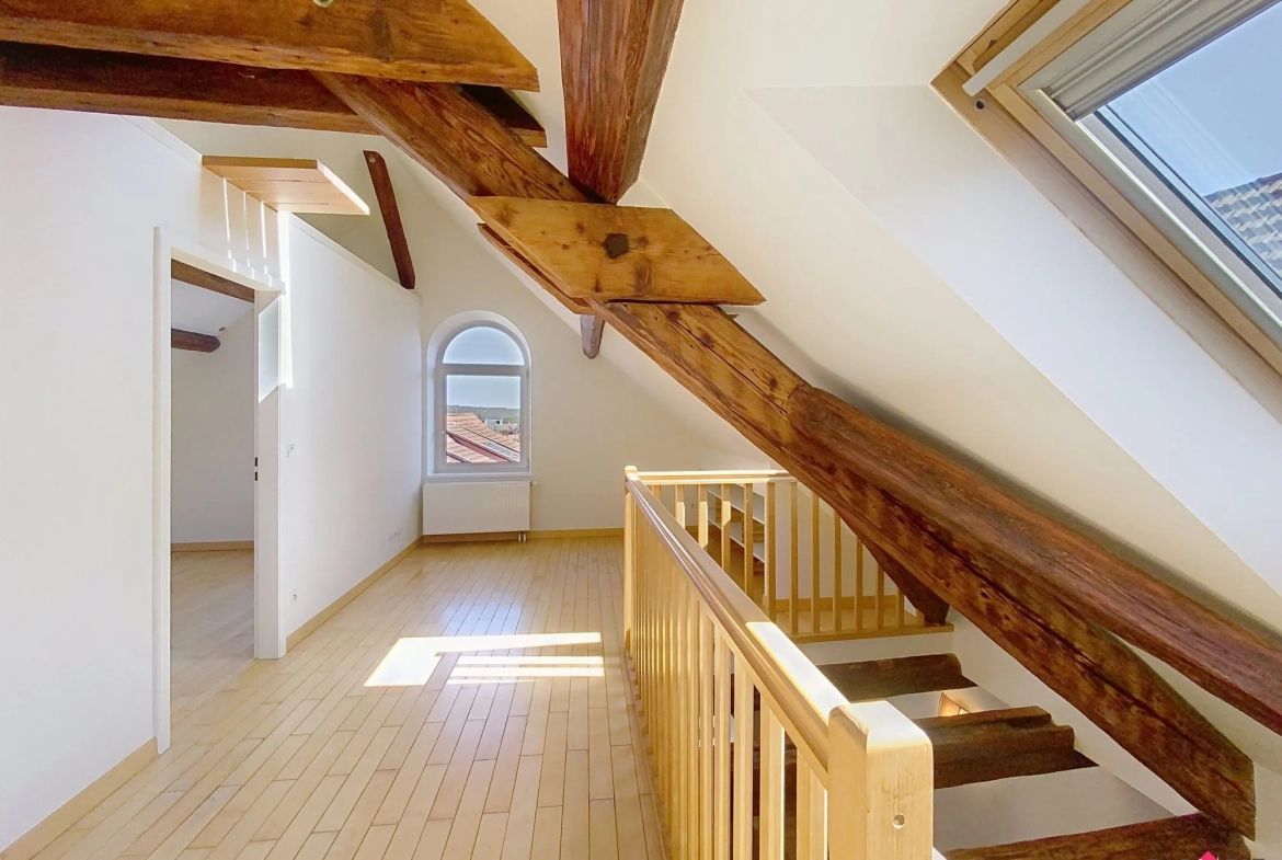 mezzzanine et possiblité d'une 2ème chambre Appartement duplex rénové de 76 m² à Bouxwiller, idéal premier achat ou investissement 