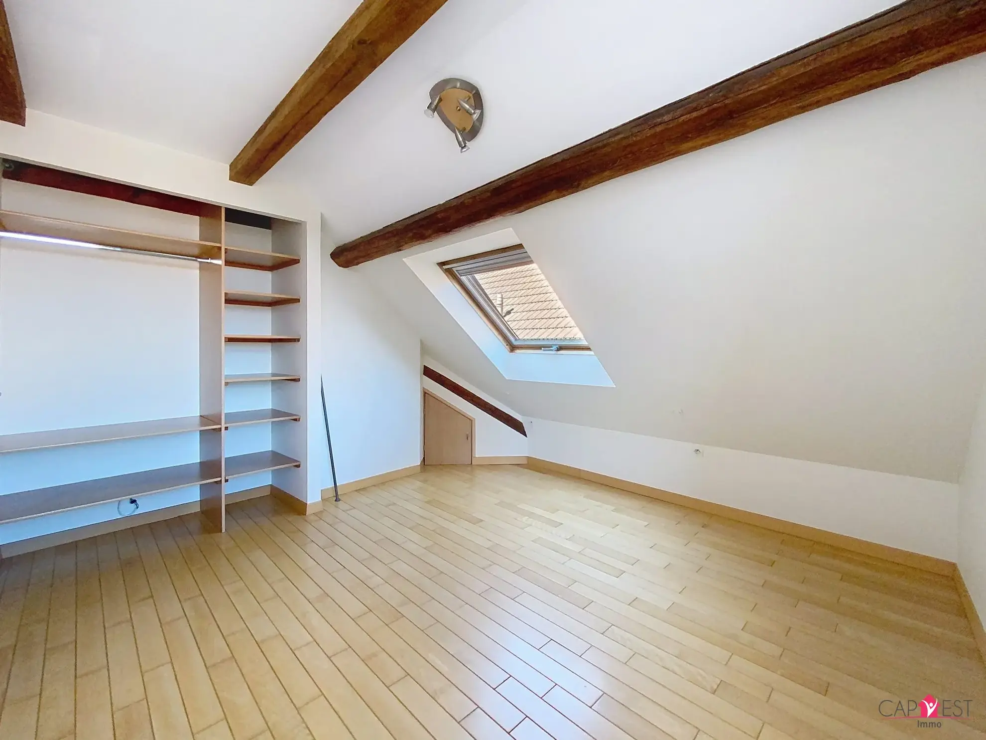 chambre Appartement duplex rénové de 76 m² à Bouxwiller, idéal premier achat ou investissement 