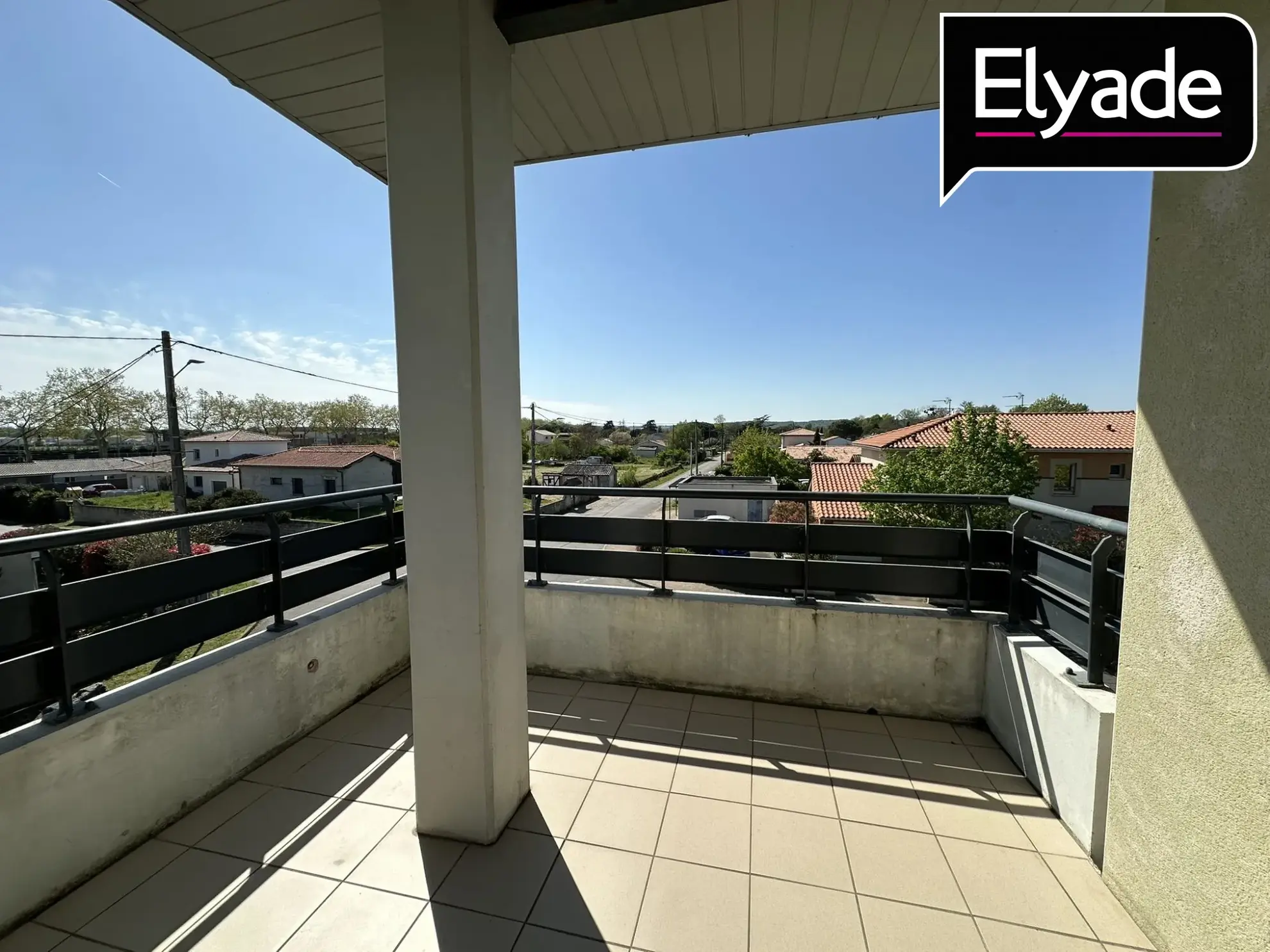 A vendre appartement T3 lumineux avec balcon et parking à Léguvin 