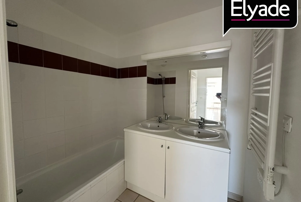 A vendre appartement T3 lumineux avec balcon et parking à Léguvin 