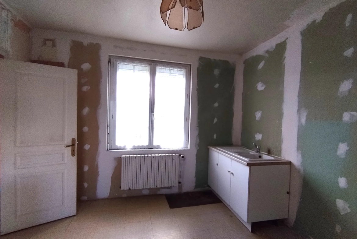 Maison 3 pièces de 55 m² à Lécousse, environnement calme, potentiel d’extension 