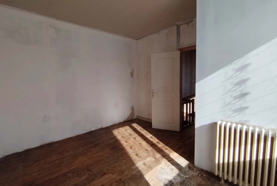 Maison 3 pièces de 55 m² à Lécousse, environnement calme, potentiel d’extension 
