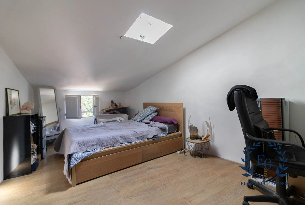 Maison en pierre à vendre à Barjols, 62 m², jardin et vue dégagée 