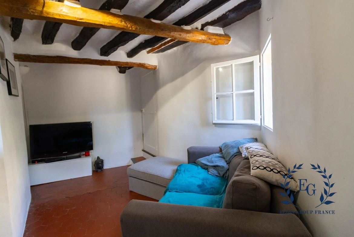 Maison en pierre à vendre à Barjols, 62 m², jardin et vue dégagée 