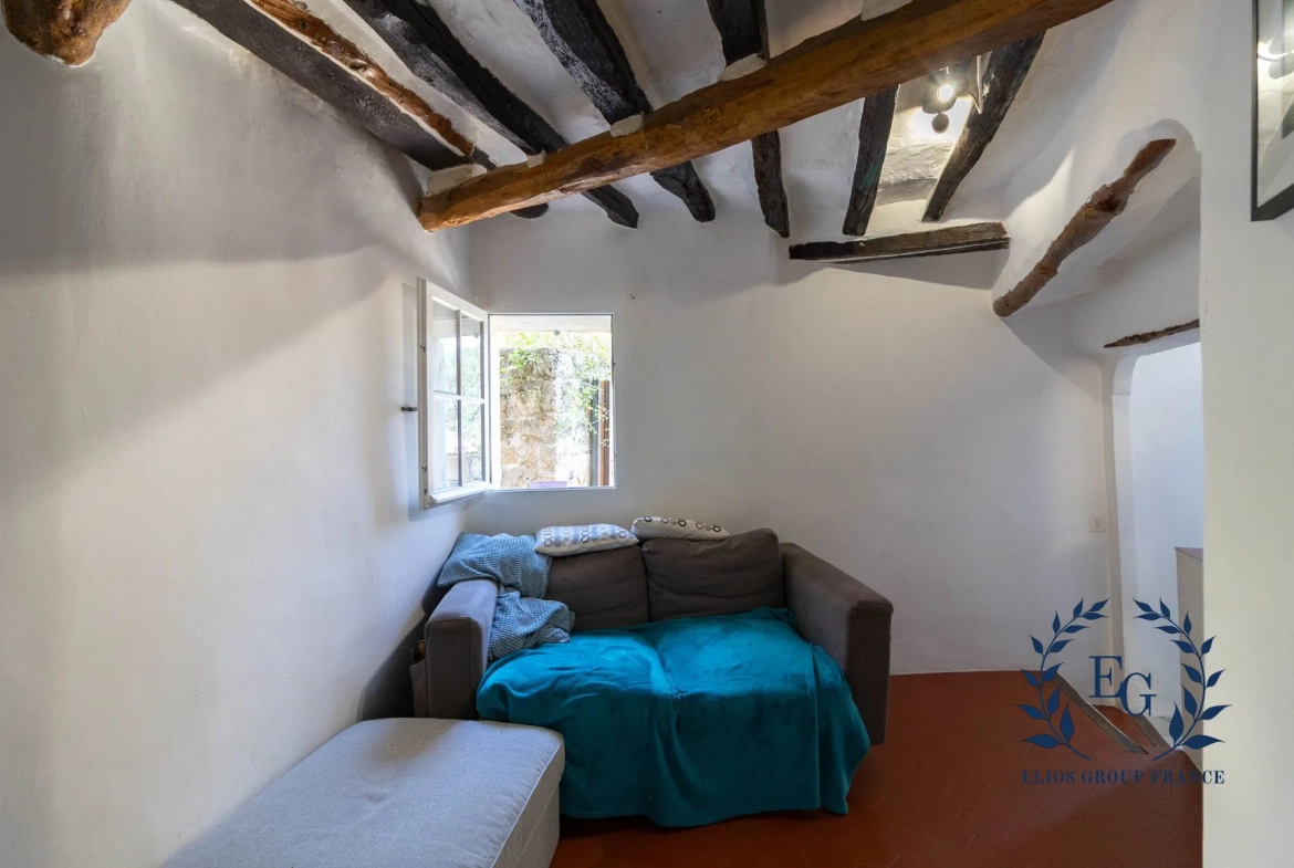 Maison en pierre à vendre à Barjols, 62 m², jardin et vue dégagée 