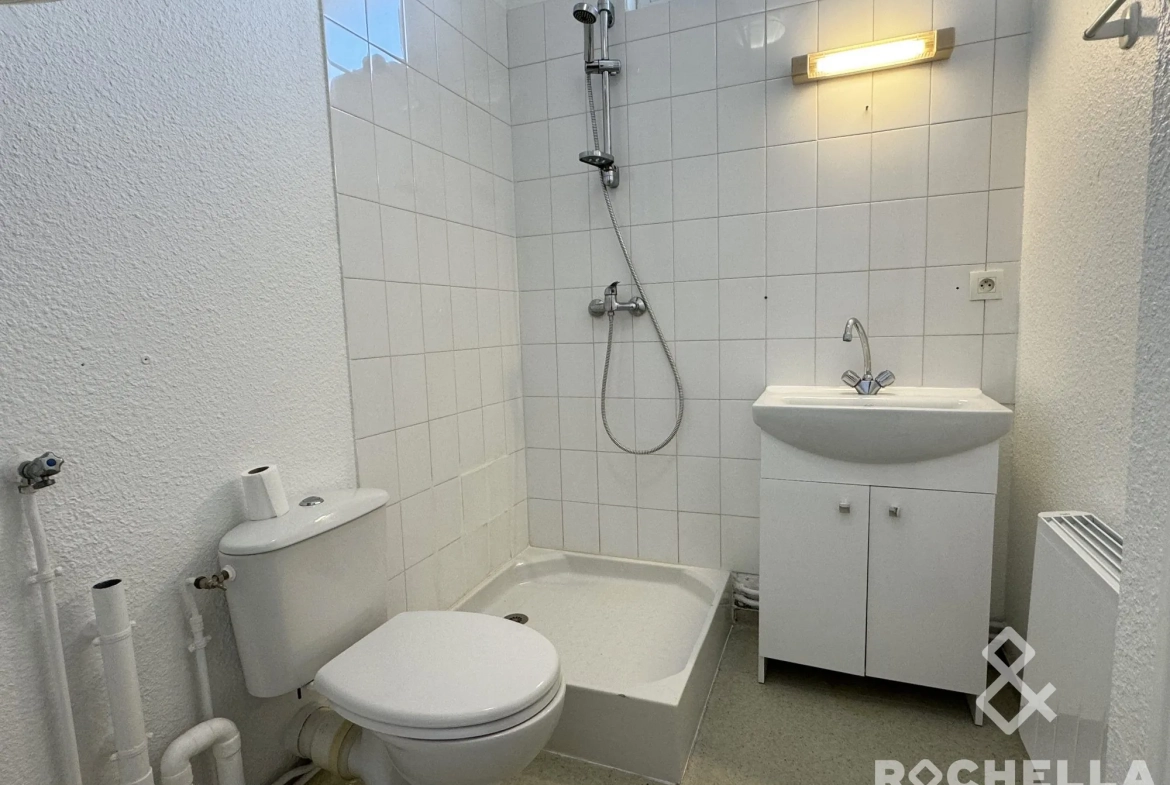 Appartement 2 pièces à vendre à Rochefort, centre-ville - Cave et faible charges 