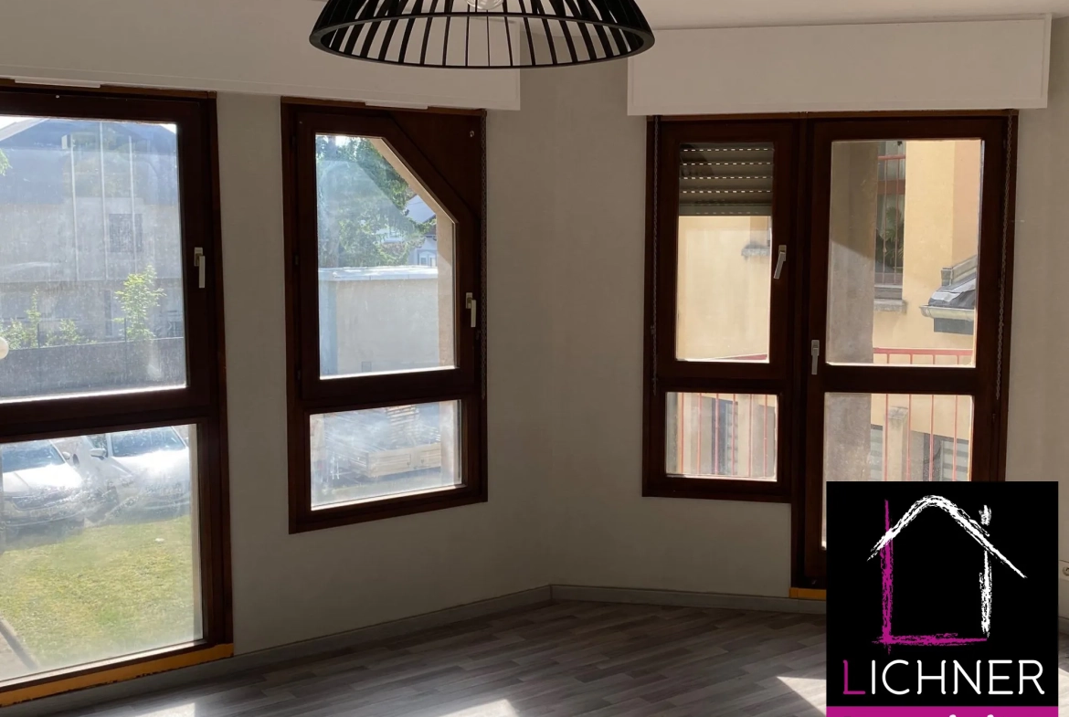 Appartement F2 de 61 m² à Forbach avec parking, cave et balcons 