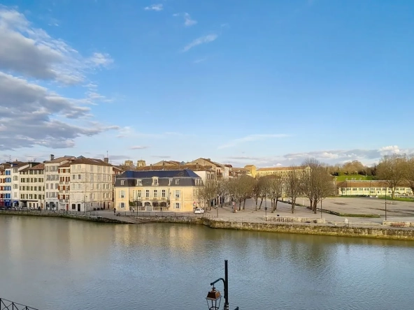 Charmant appartement 2 pièces avec vue sur la Nive à Bayonne
