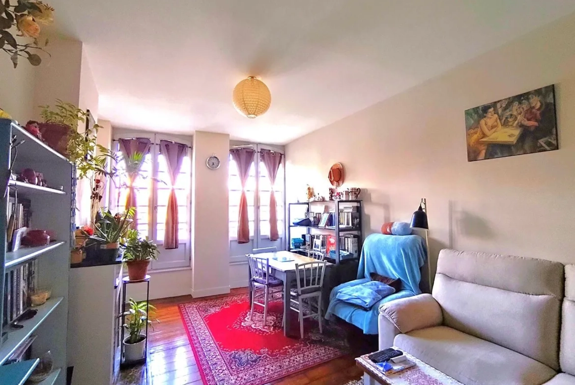 Charmant appartement 2 pièces avec vue sur la Nive à Bayonne 