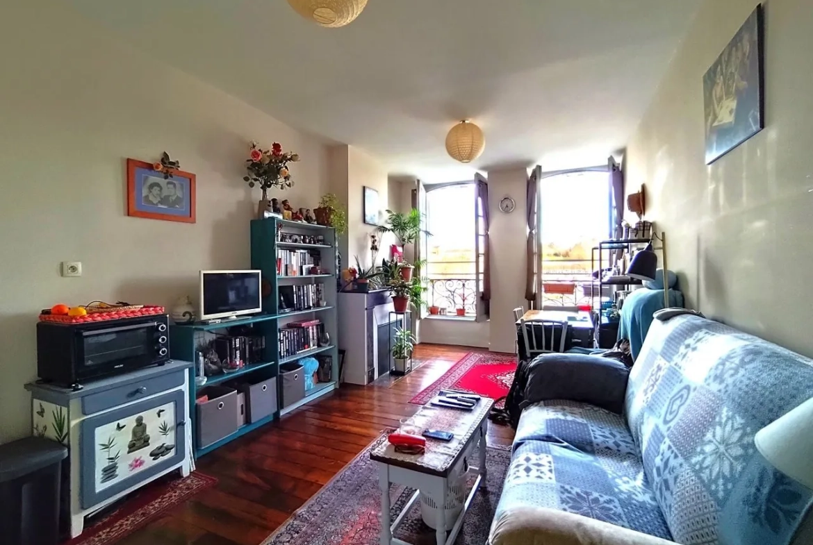 Charmant appartement 2 pièces avec vue sur la Nive à Bayonne 