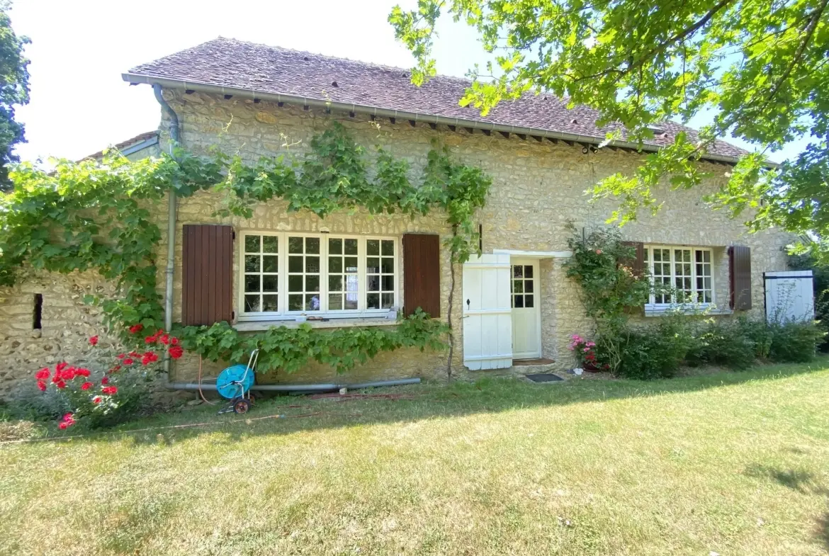 Maison à vendre à Montcresson : Longère en meulière de 138 m² avec terrain arboré 