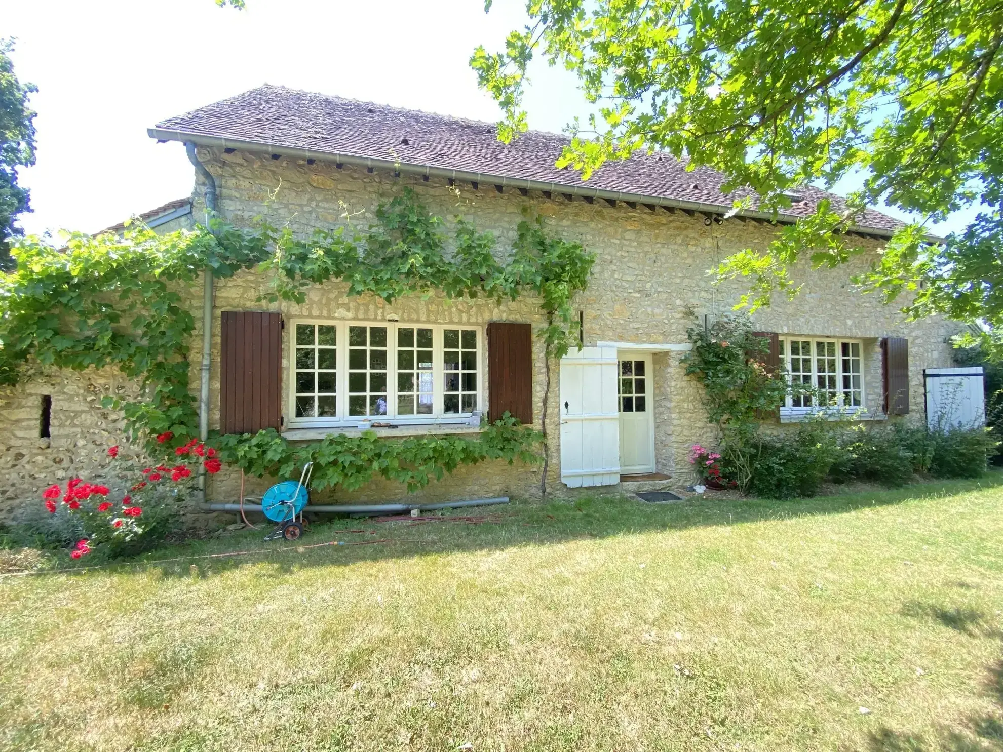 Maison à vendre à Montcresson : Longère en meulière de 138 m² avec terrain arboré 