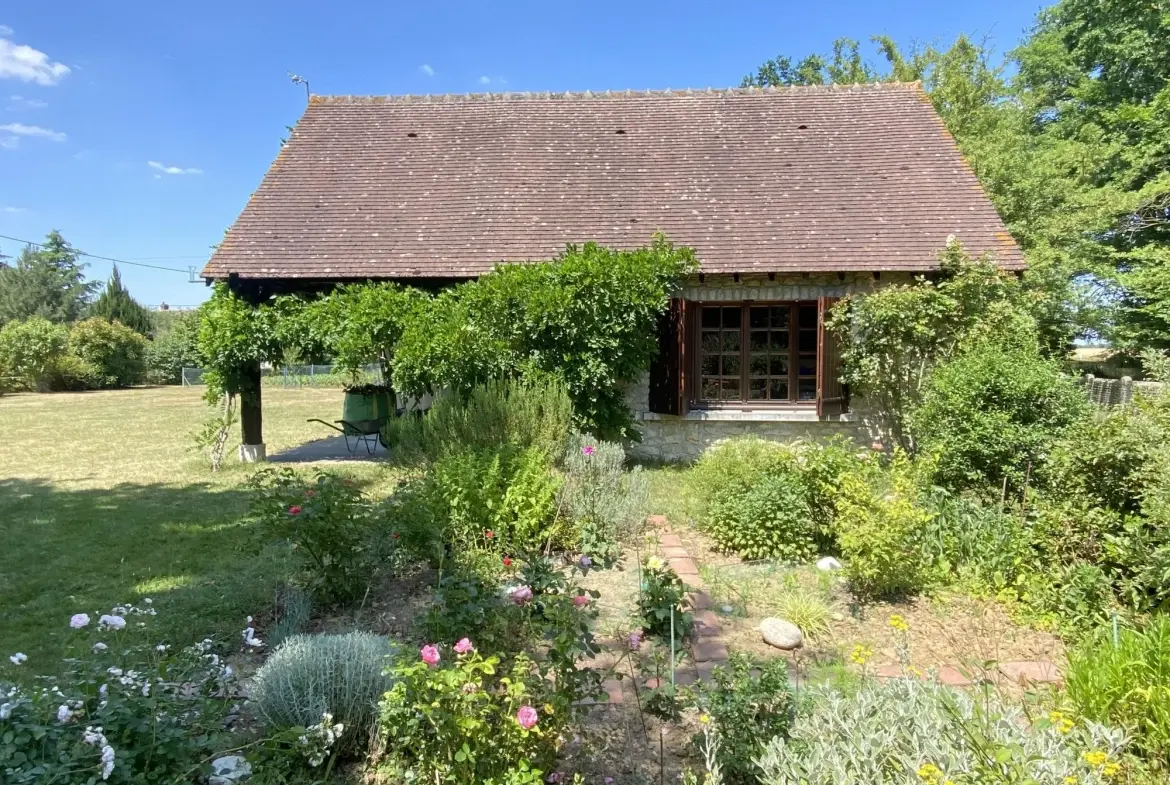 Maison à vendre à Montcresson : Longère en meulière de 138 m² avec terrain arboré 