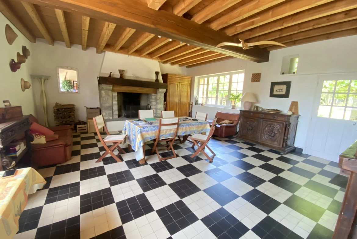 Maison à vendre à Montcresson : Longère en meulière de 138 m² avec terrain arboré 
