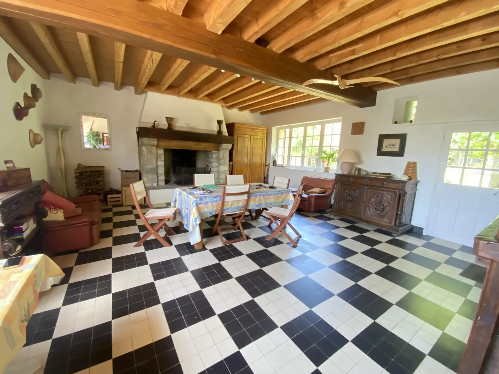 Maison à vendre à Montcresson : Longère en meulière de 138 m² avec terrain arboré 