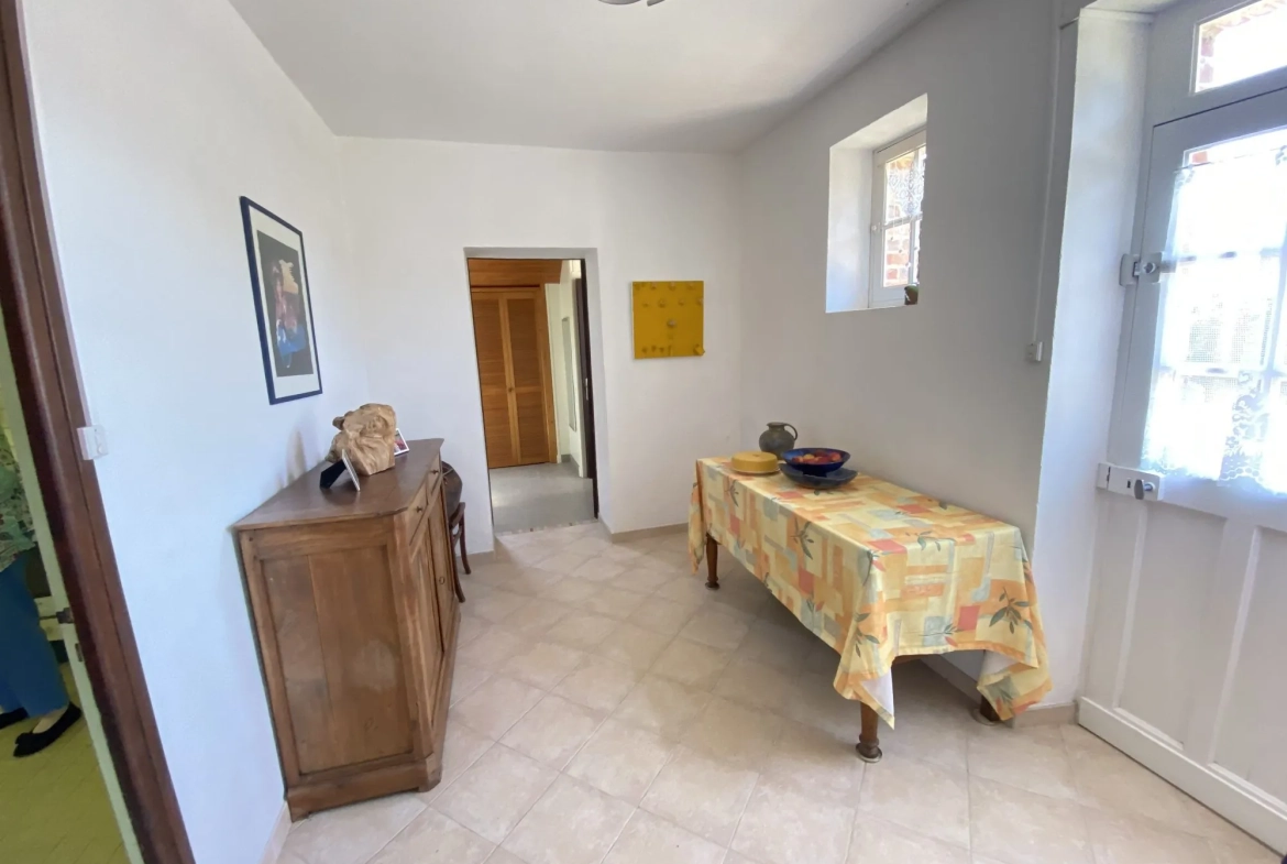 Maison à vendre à Montcresson : Longère en meulière de 138 m² avec terrain arboré 