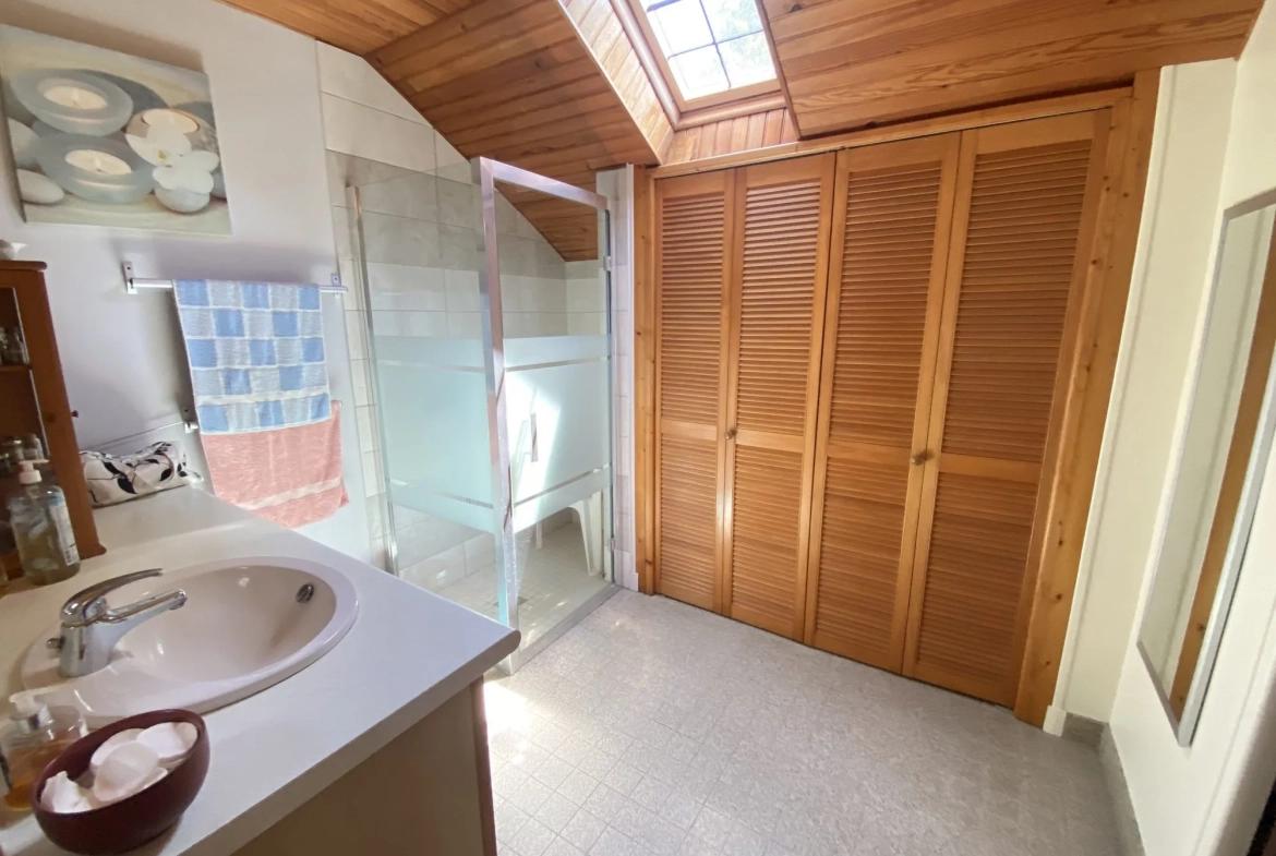 Maison à vendre à Montcresson : Longère en meulière de 138 m² avec terrain arboré 