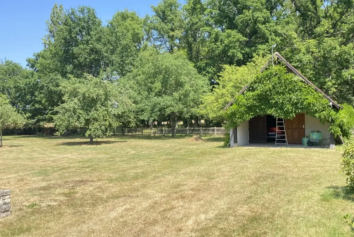 Maison à vendre à Montcresson : Longère en meulière de 138 m² avec terrain arboré 